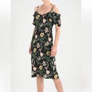 Club Monaco floral off the shoulder midi dress size small / 4